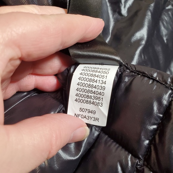 The North Face Puffer Vest Womens L Black Thermoball Quilted Eco Packable Hiking - Picture 12 of 12
